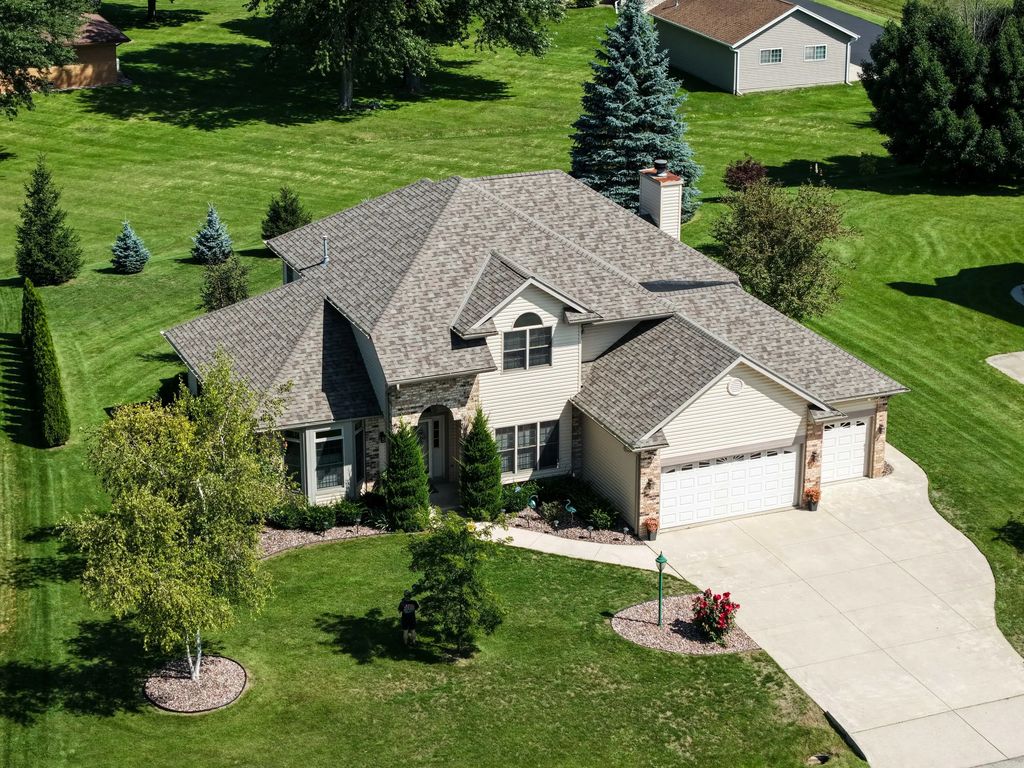 3260 E James Dr, Oak Creek