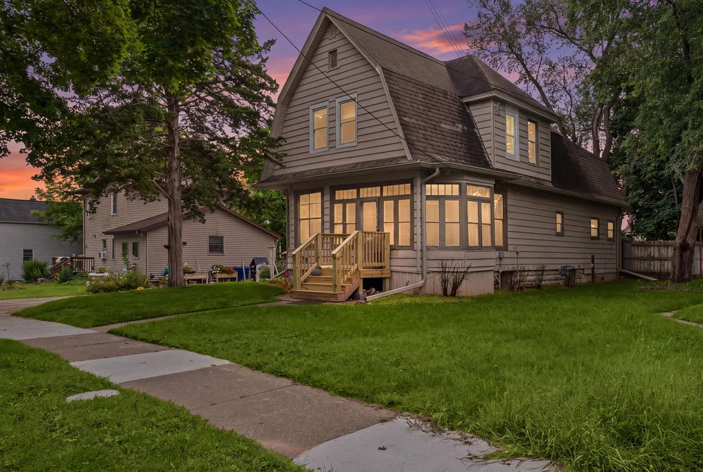 421 Hill St, Sparta