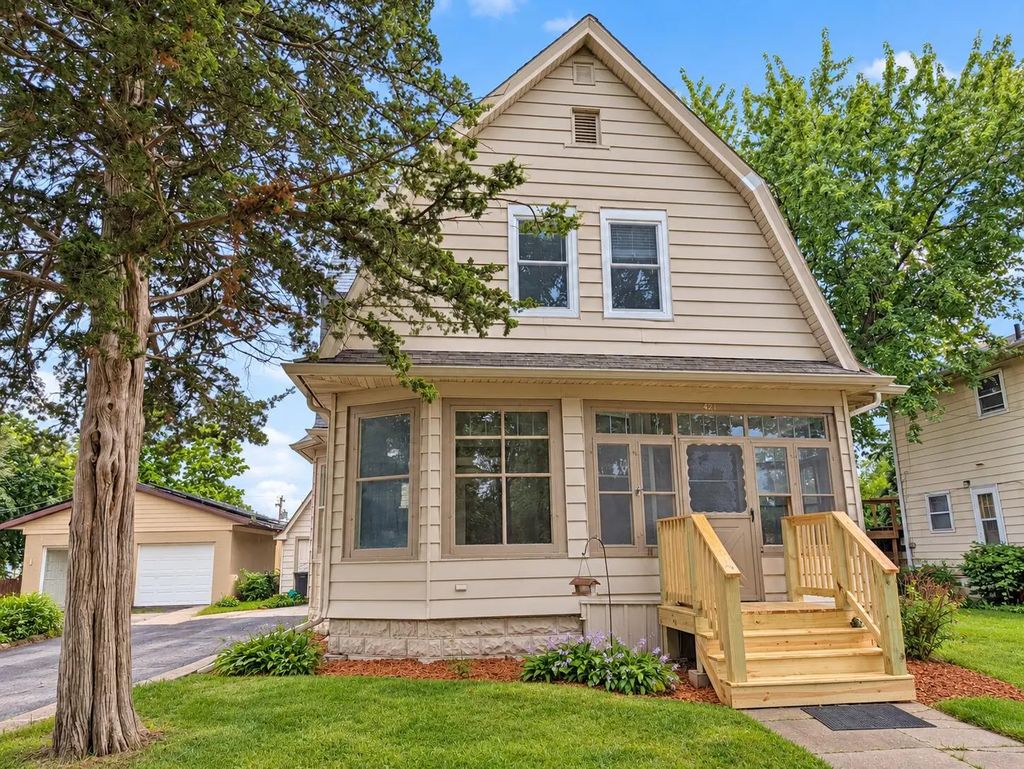 421 Hill St, Sparta