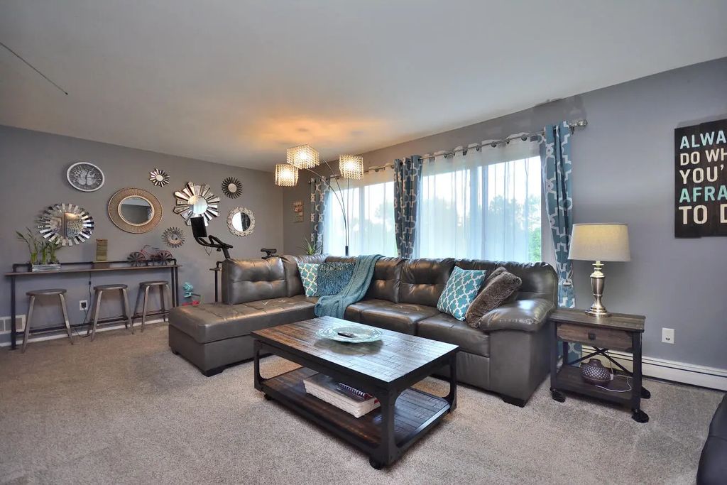 1190 Pilgrim Pkwy, Elm Grove