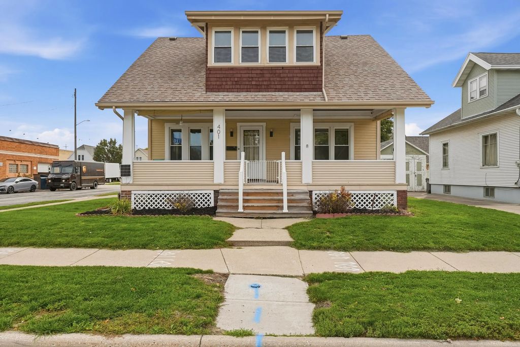 401 S 3rd St, Watertown
