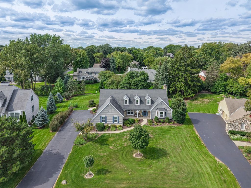945 Gray Fox Dr, Brookfield