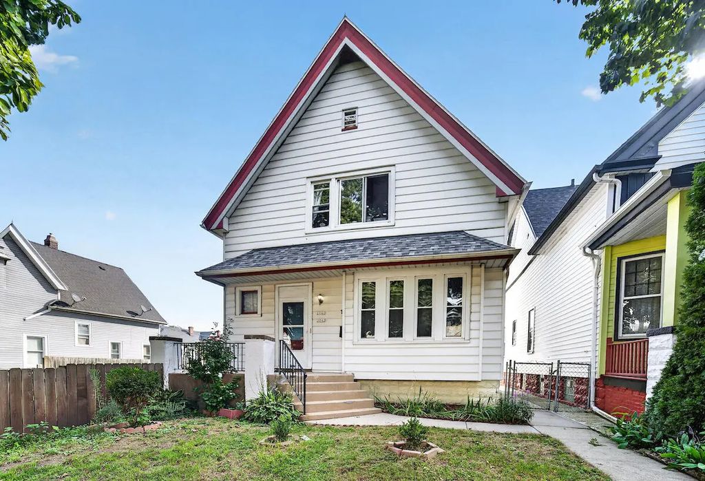 2040 S 28th St 2042, Milwaukee