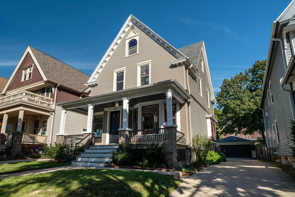 2854 N Murray Ave, Milwaukee
