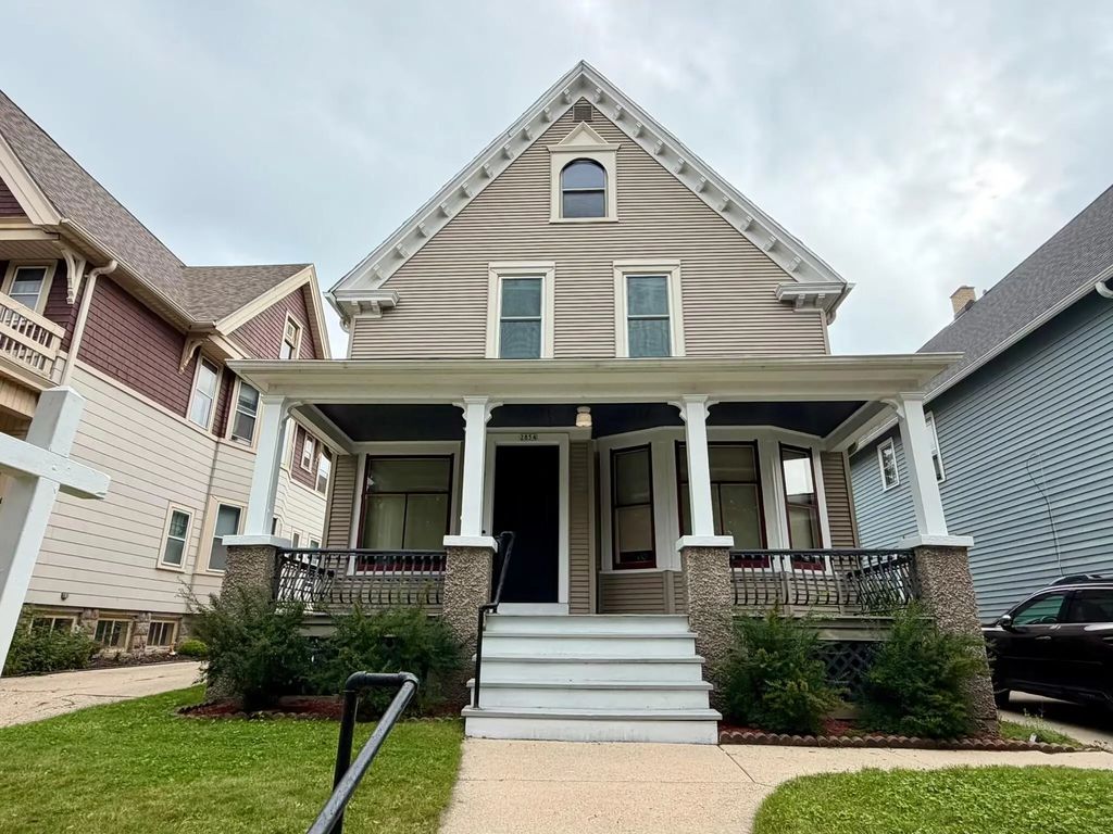 2854 N Murray Ave, Milwaukee