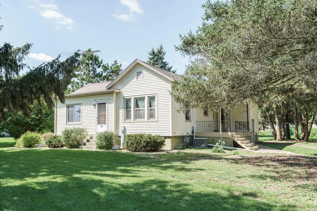 672 Milford St, Watertown