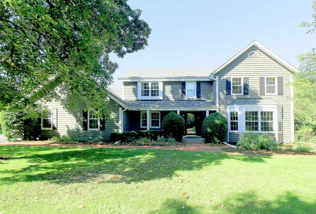 10205 N Kenilworth Cir, Mequon