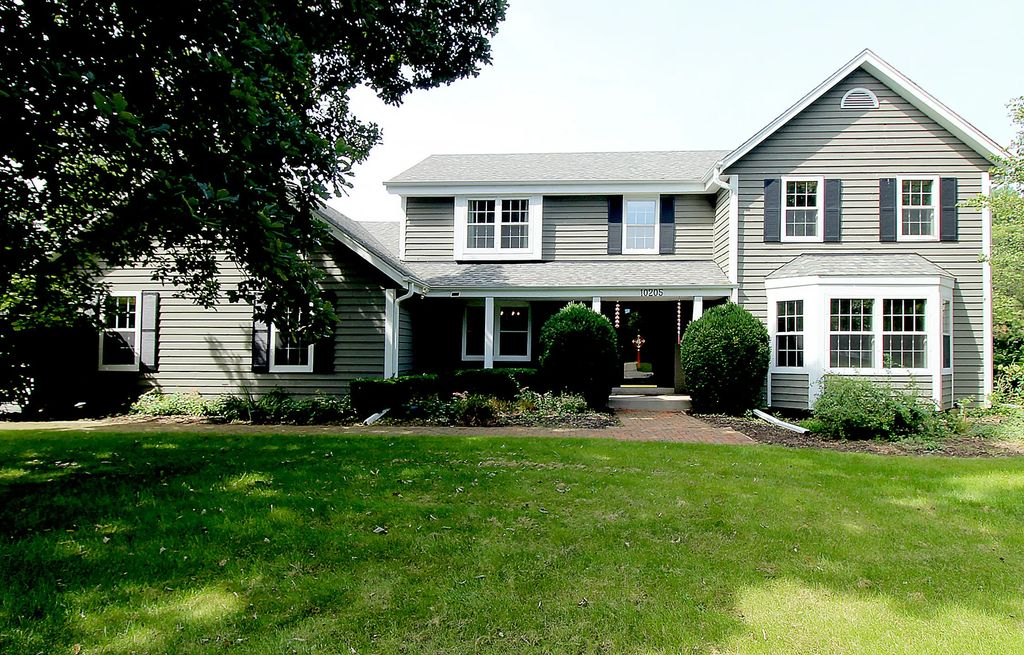 10205 N Kenilworth Cir, Mequon