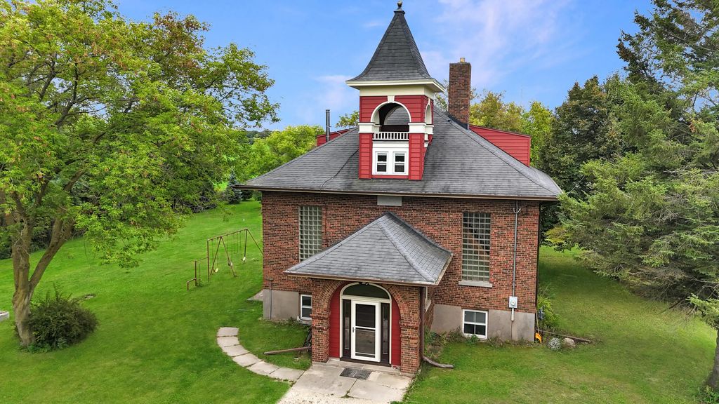 N6010 Kohler Rd, Fredonia