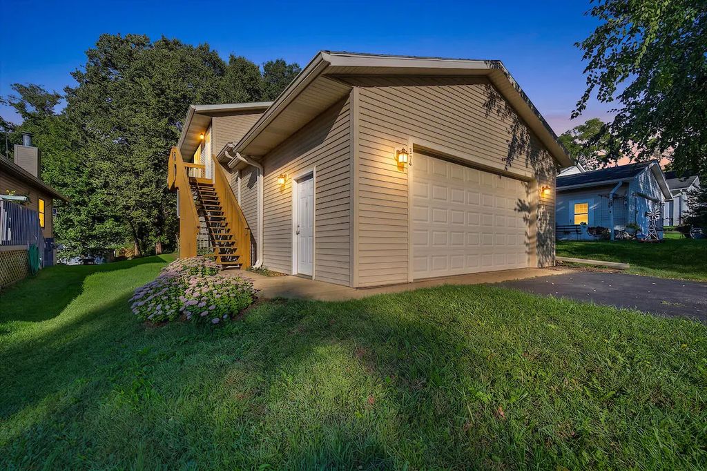 979 Rhyners Ln, Twin Lakes