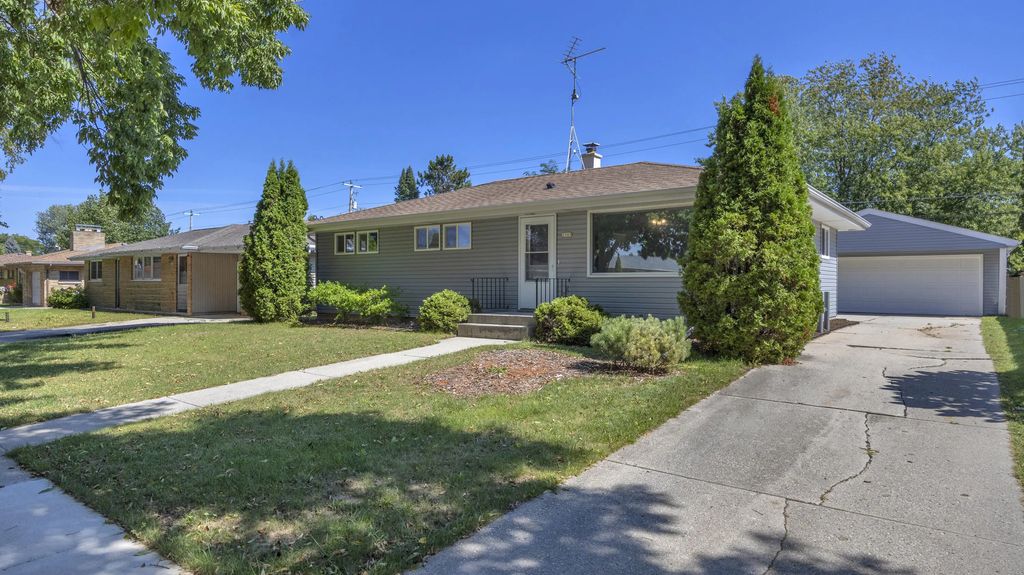 2905 S 18th St, Sheboygan