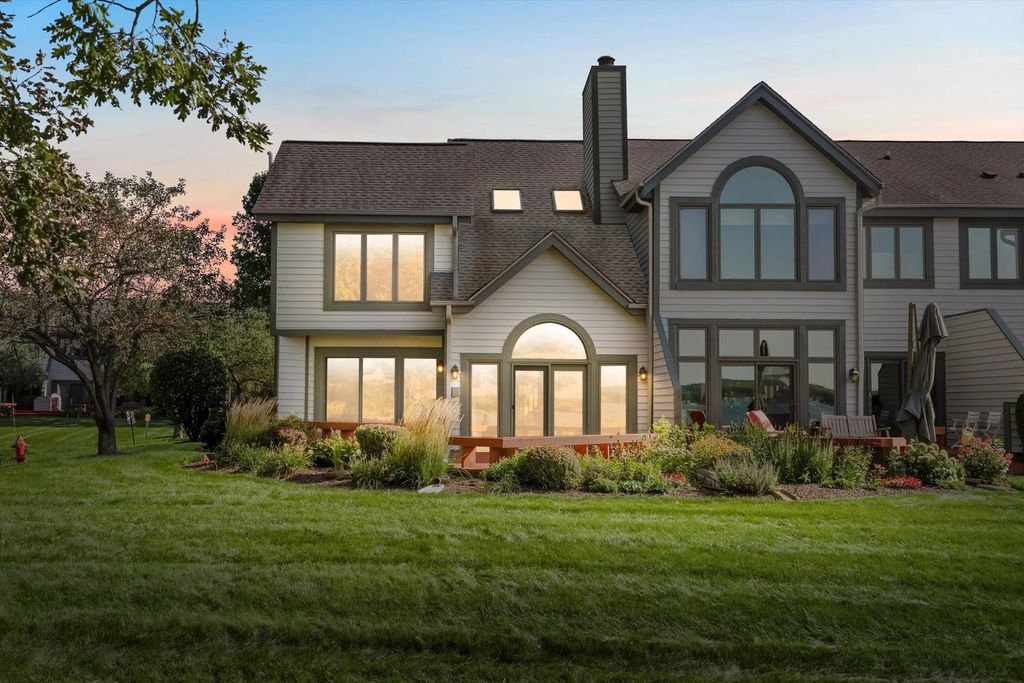 S74w17692 Harbor Cir, Muskego