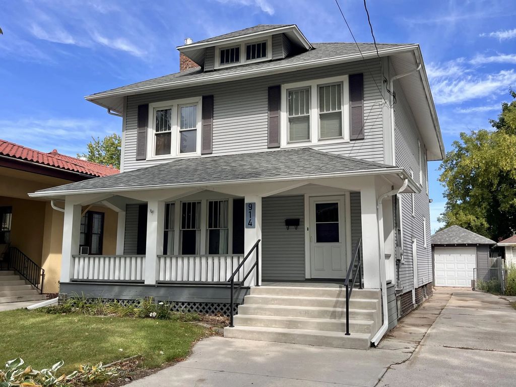 914 St Clair St, Manitowoc