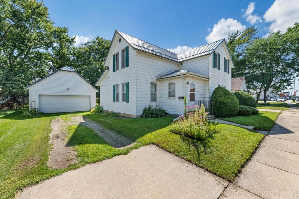 318 E Grove St, Caledonia