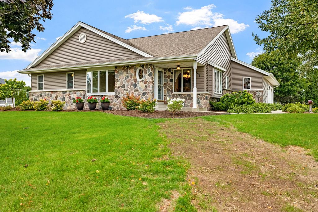 335 N Main St, Cedar Grove