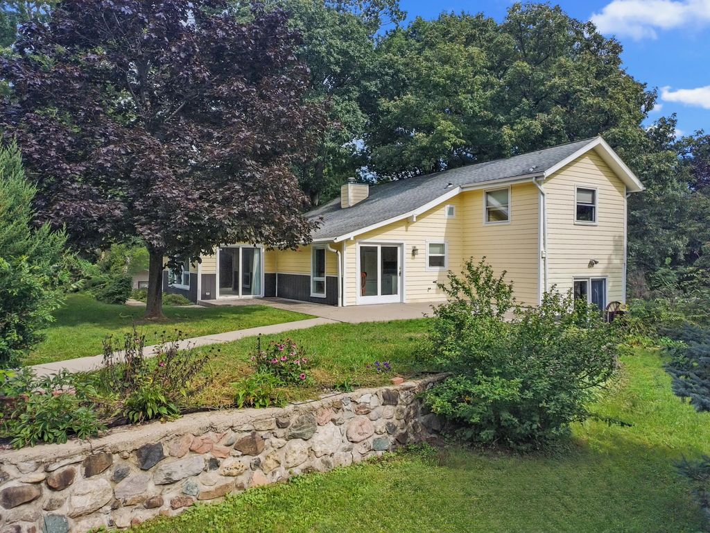 W5834 Bubbling Springs Dr, La Grange