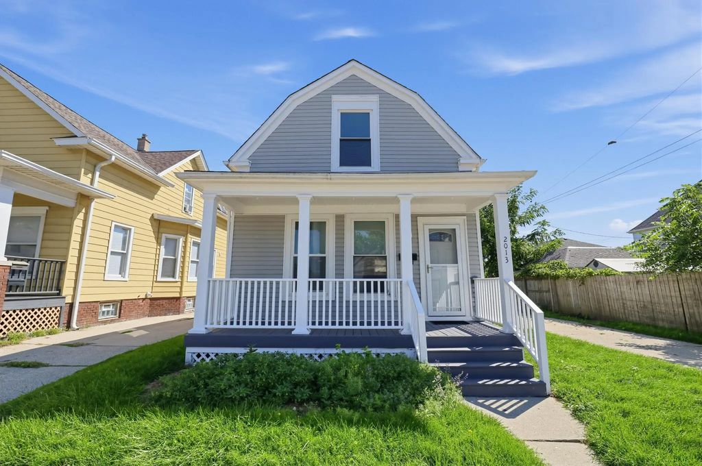 2013 Charles St, Racine