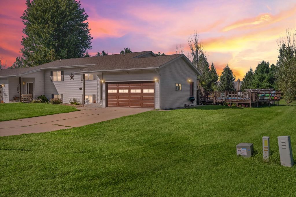 W8326 Prairie Pine Ln, Onalaska