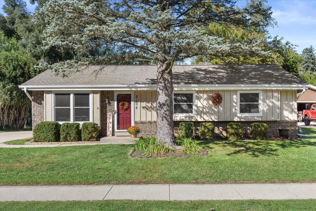 2104 Garland Ave, Waukesha