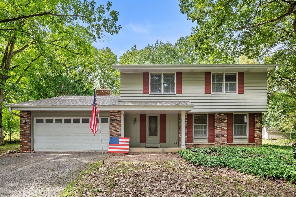 N10w27463 Rolling Ridge Ct, Pewaukee