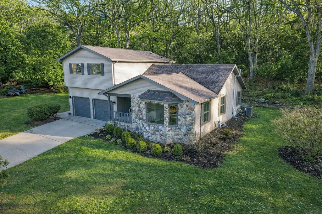 N7024 Oakwood Rd, Richmond