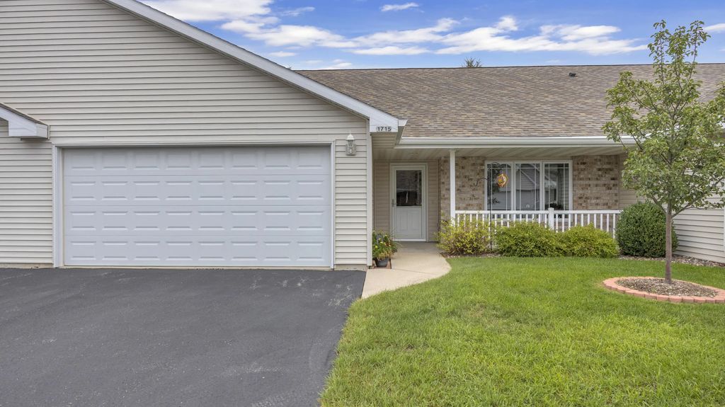 1715 Springwood Ct, Sheboygan
