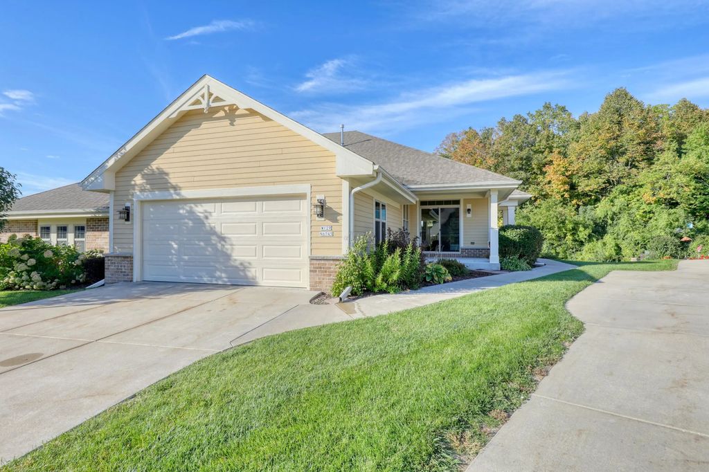 W129n6745 Northfield Cir, Menomonee Falls