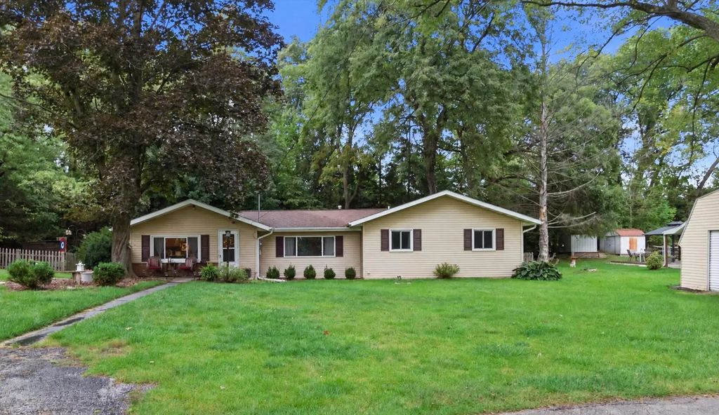 915 Bayview Ave, Twin Lakes