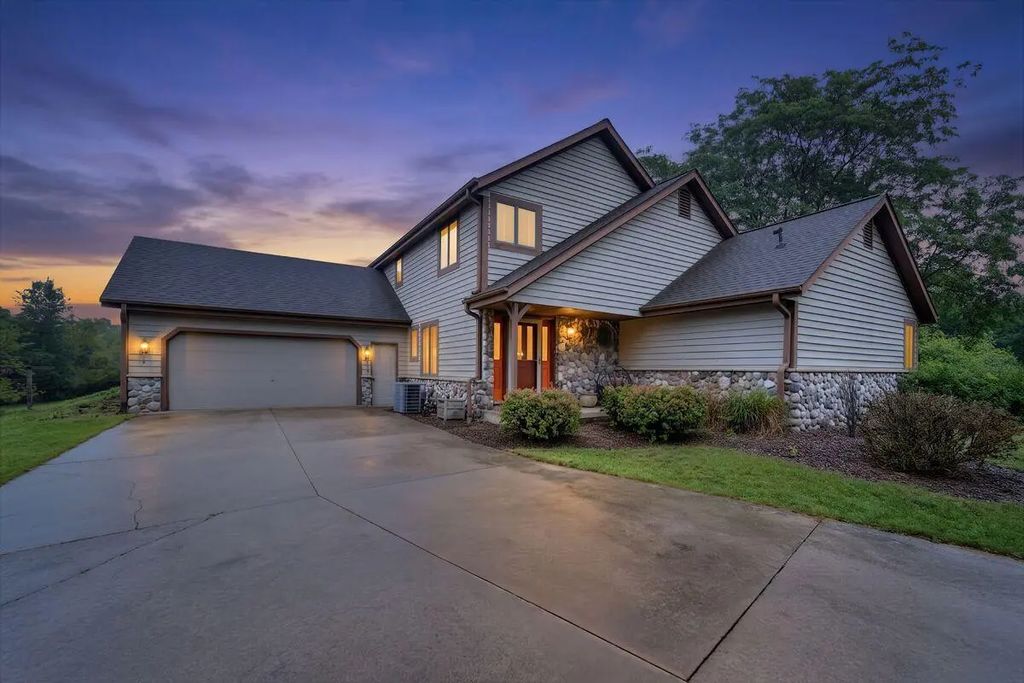 6976 Druid Lake Rd, Erin