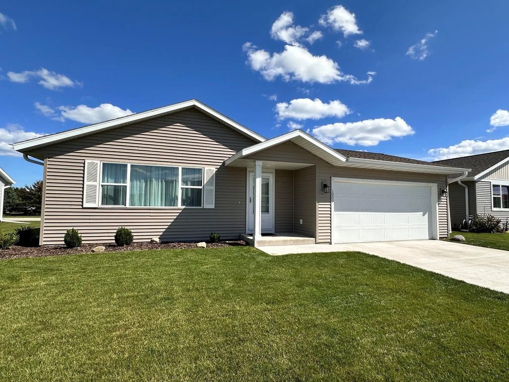 1033 Cole Ct, Sheboygan Falls