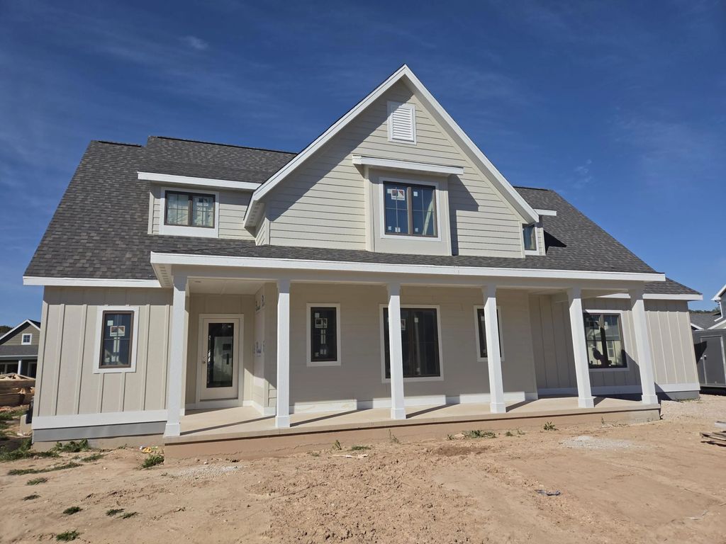 560 Meadow Cir E, Kohler