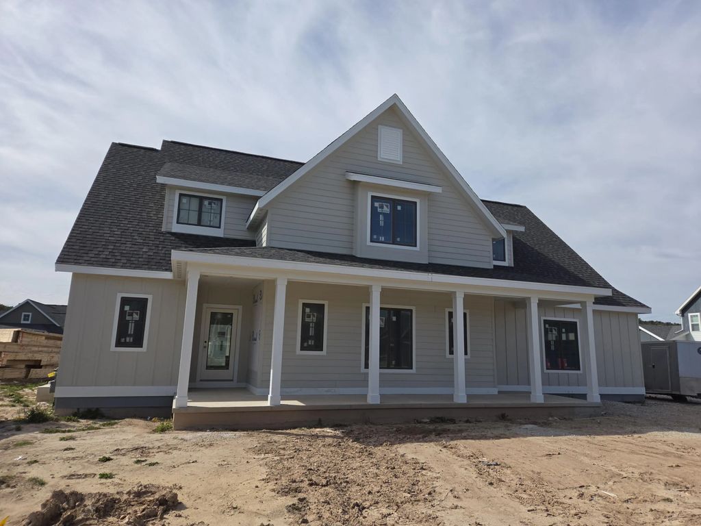 560 Meadow Cir E, Kohler
