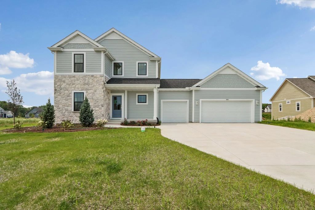 9901 N Migratory Ln, Mequon