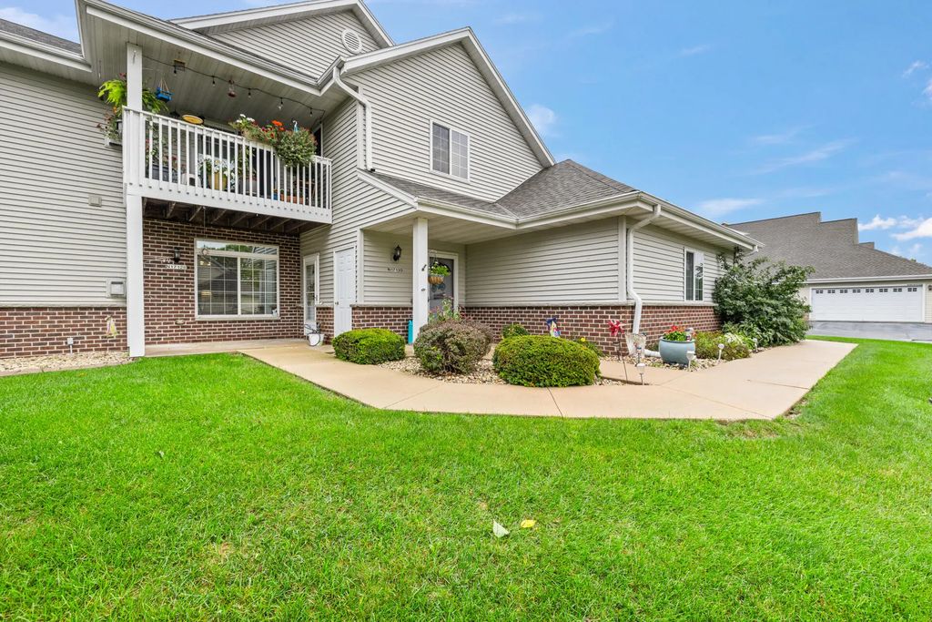 W197n17128 Stonewall Dr, Jackson