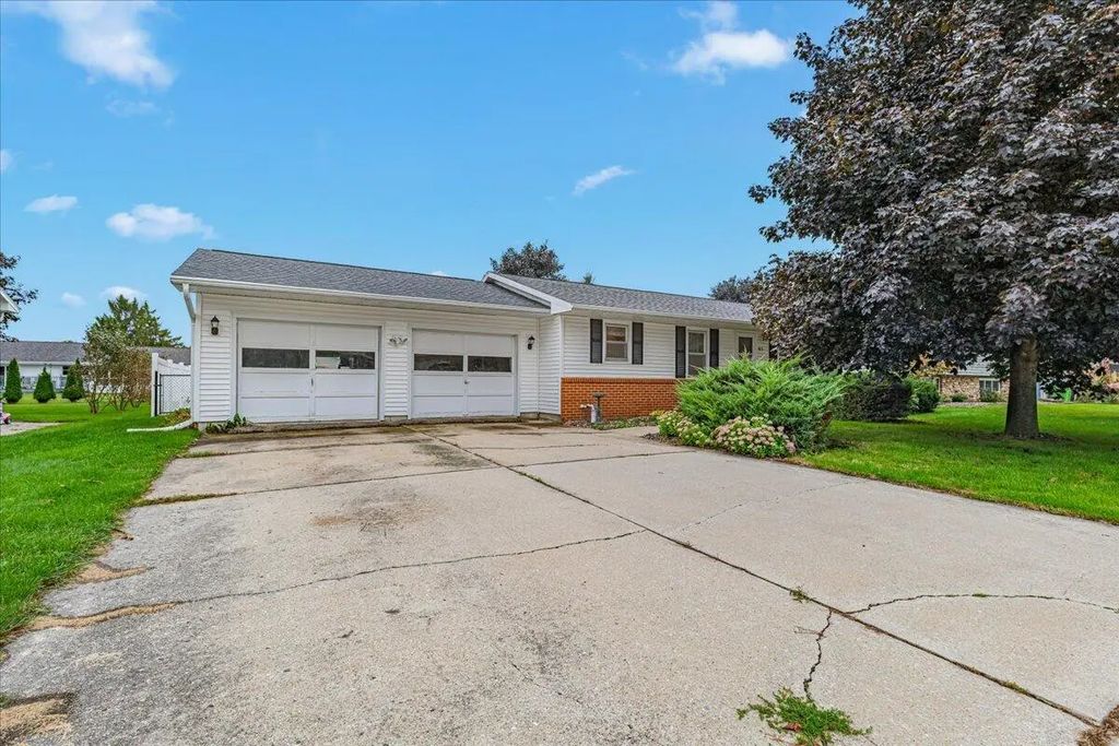 465 Neevel Ave, Waupun
