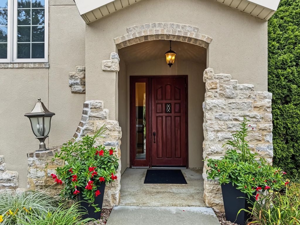 2912 N University Dr 202, Waukesha