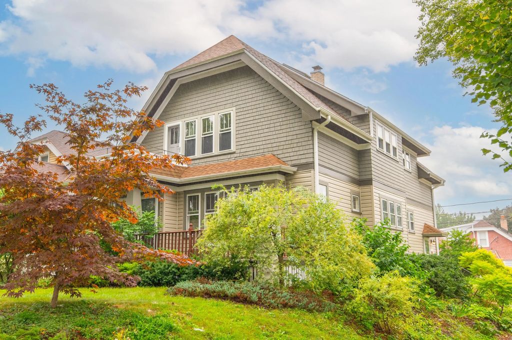 2477 N 69th St 2479, Wauwatosa
