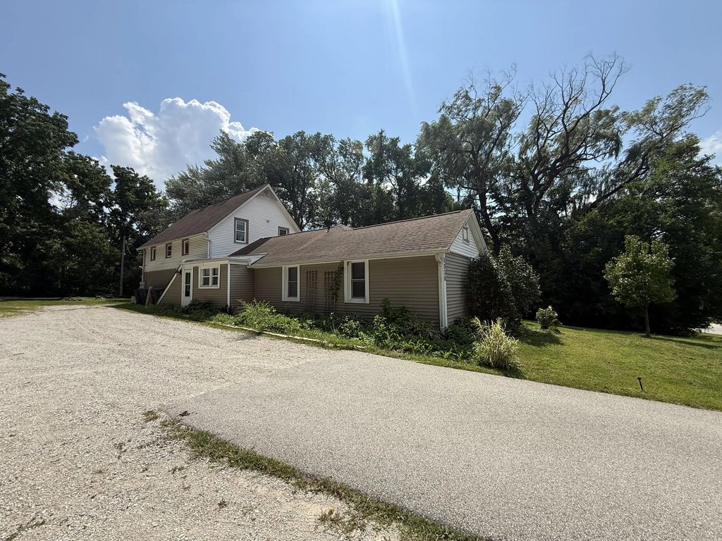 5036 S 92nd St, Greenfield