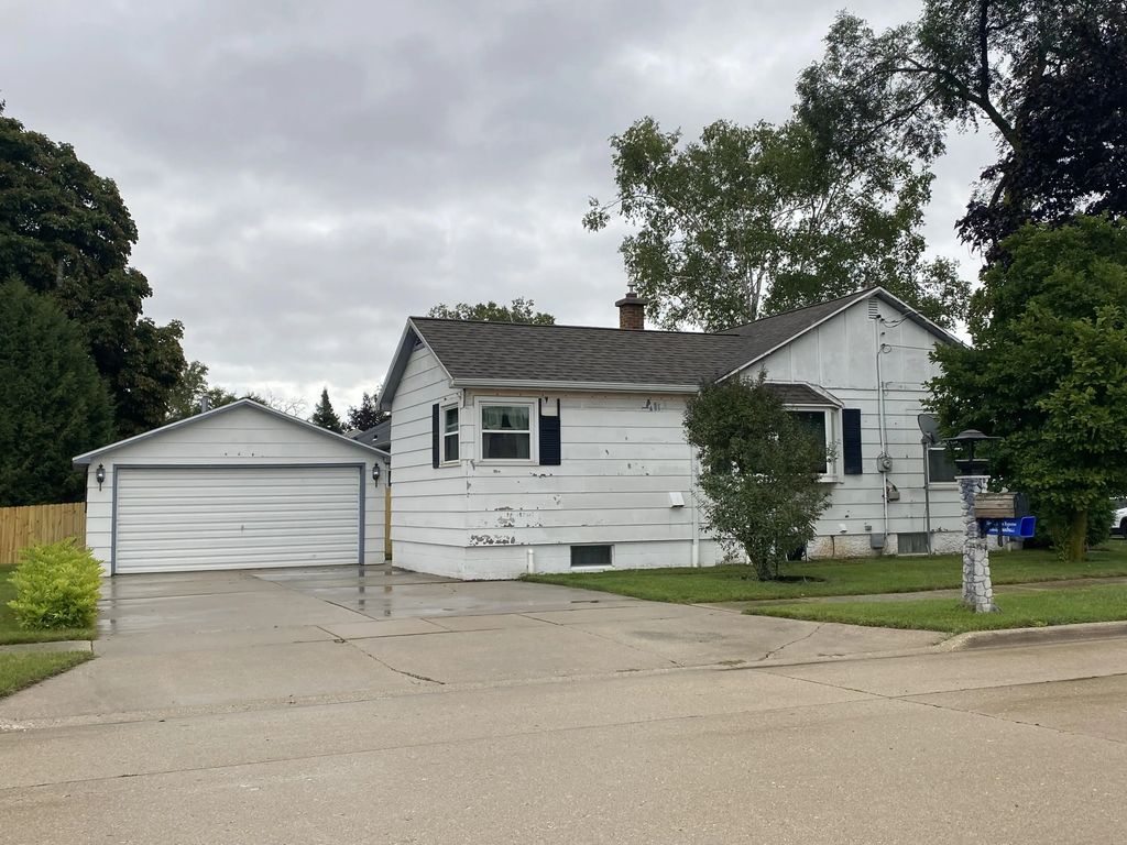 4022 Delta St, Manitowoc