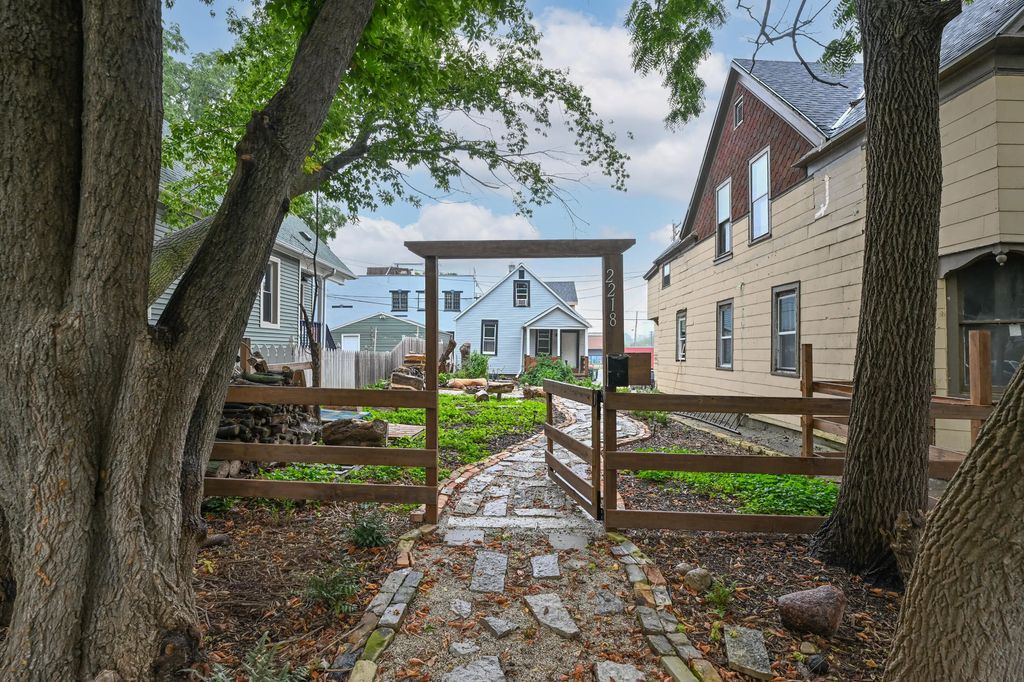 2218 N Weil St, Milwaukee