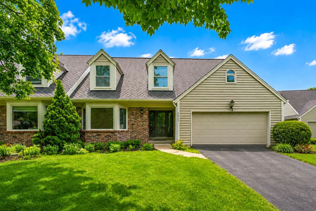 1611 W Eastbrook Ct, Mequon
