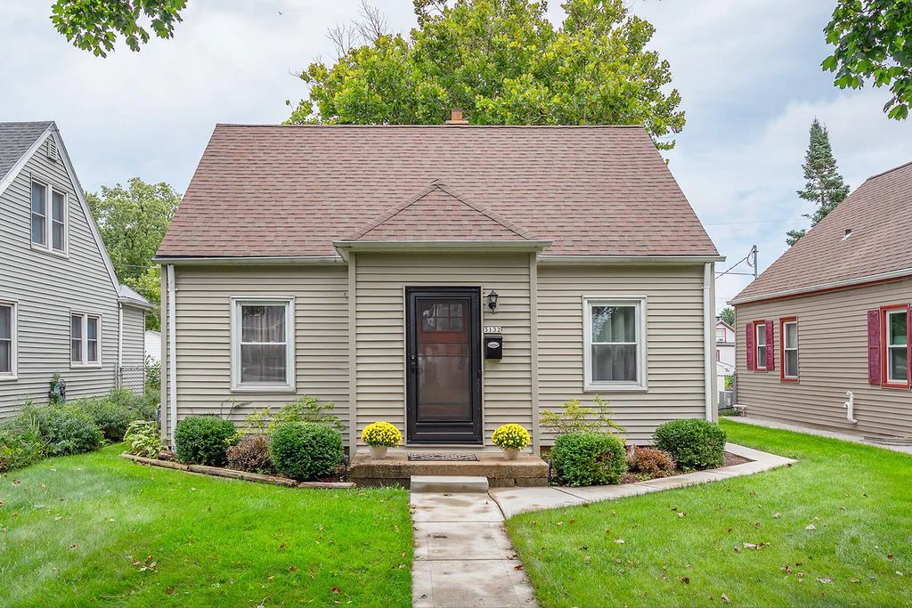 3132 S Burrell St, Milwaukee