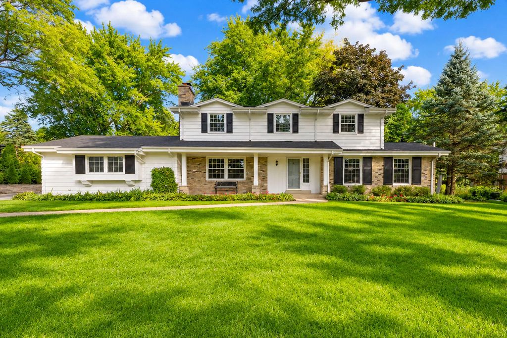 1150 Red Barn Ln, Elm Grove