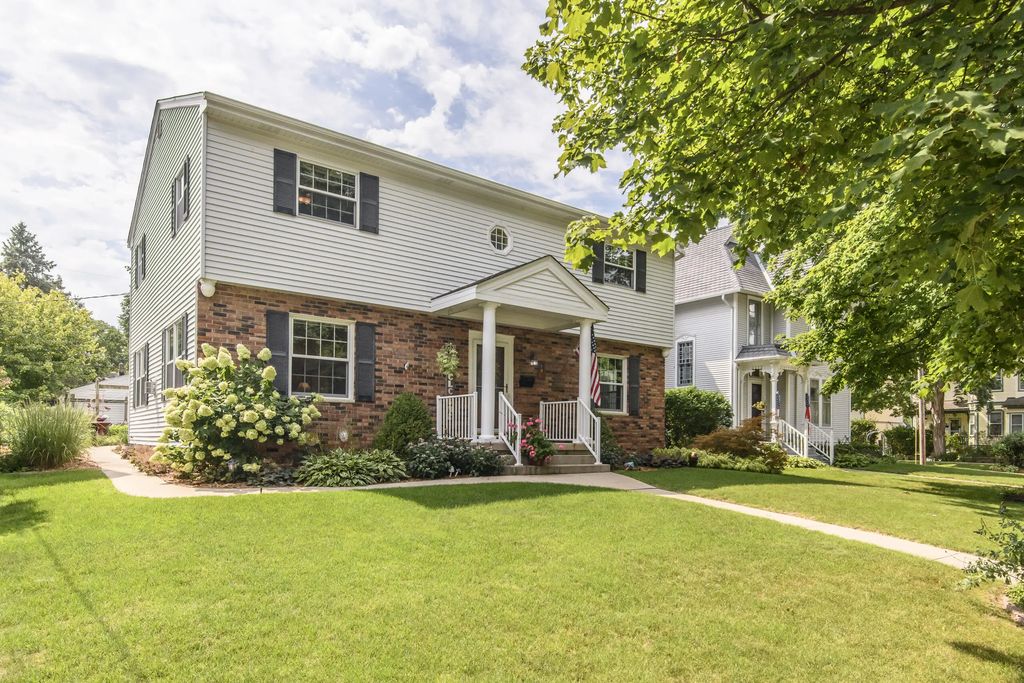 147 W Laflin Ave, Waukesha