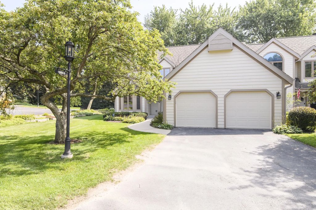 18465 St Andrew Ct A, Brookfield