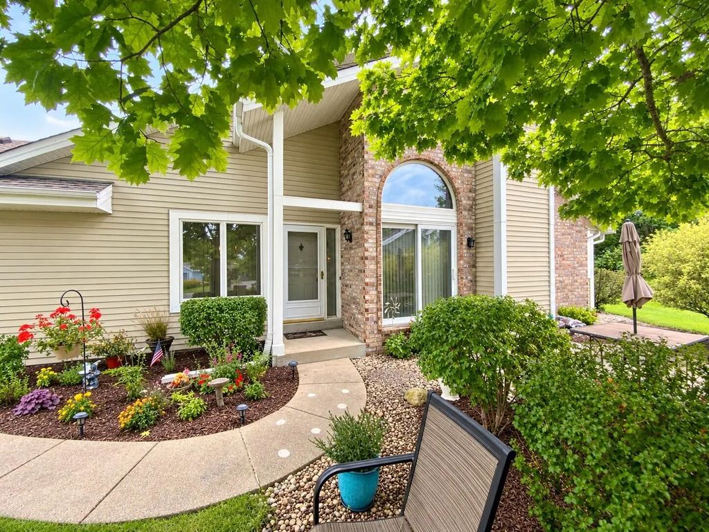 105 East Sutton Pl A, Waukesha