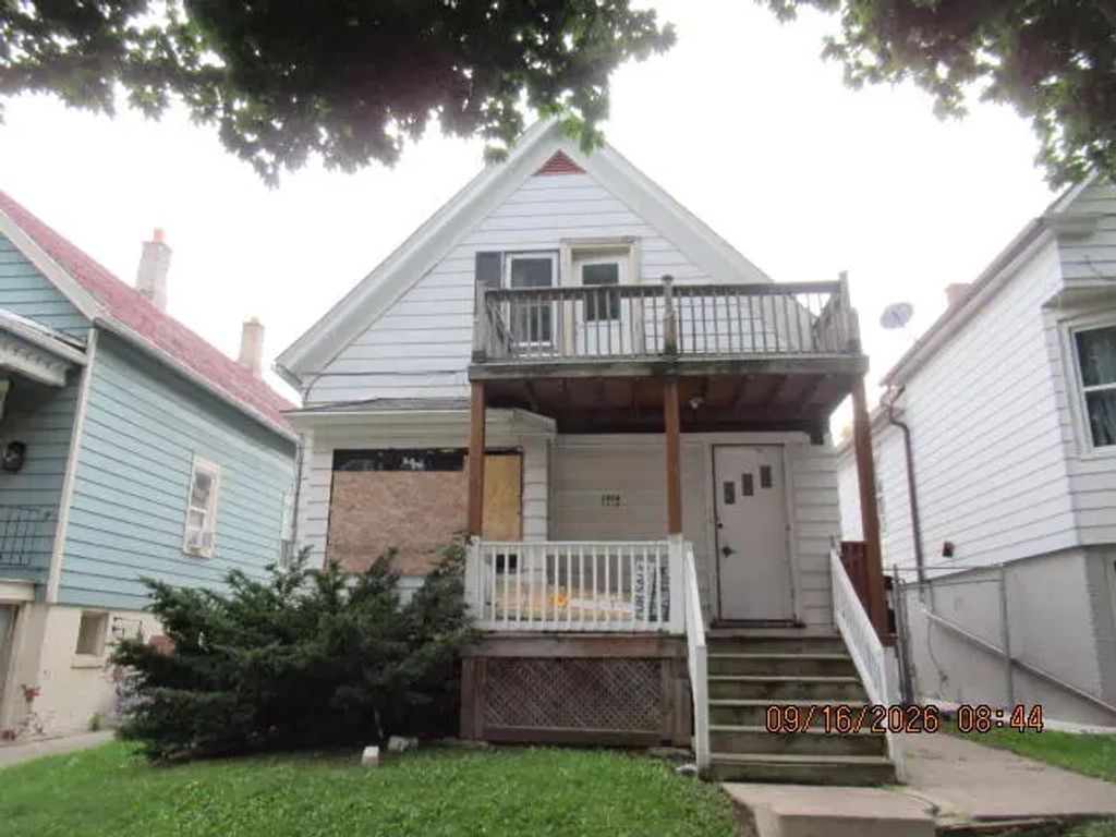 2424 W Maple St, Milwaukee