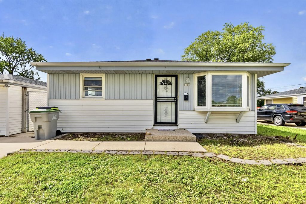5765 N 89th St, Milwaukee
