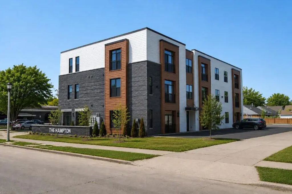 4800 N Santa Monica Blvd 4810, Whitefish Bay