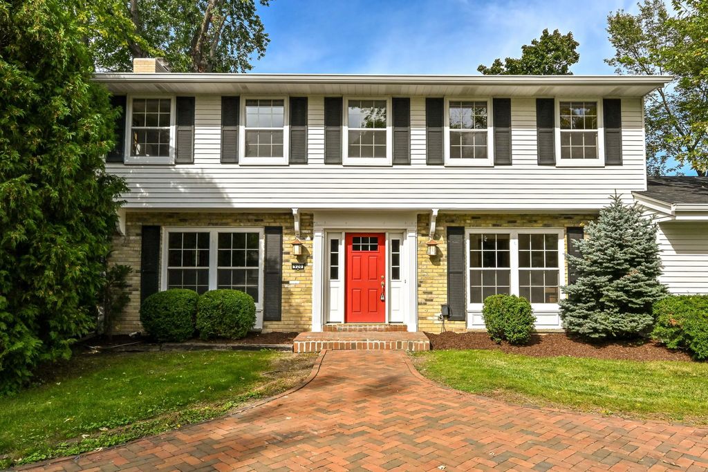 920 E Fairy Chasm Rd, Bayside